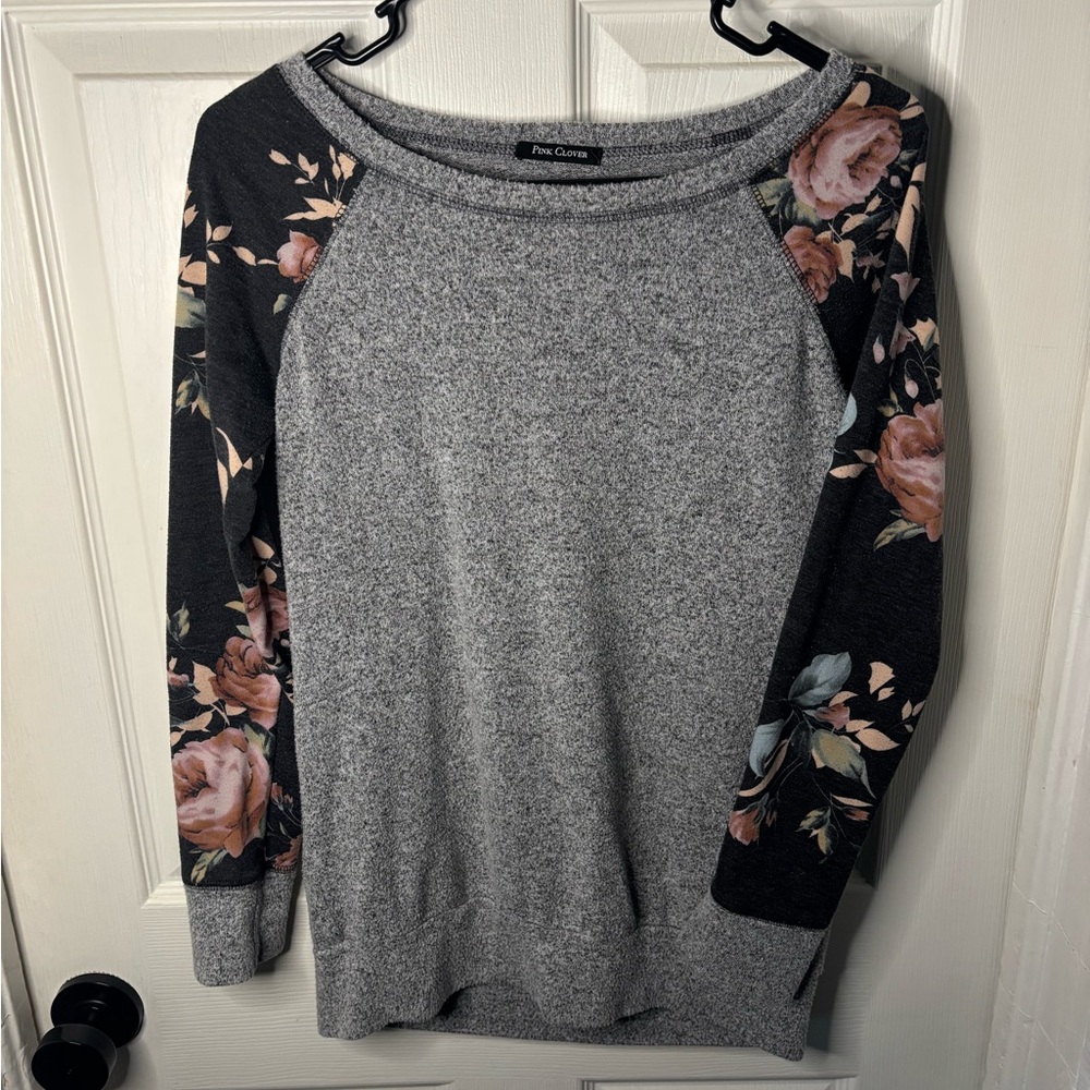 Pink clover sweater, xsmall.